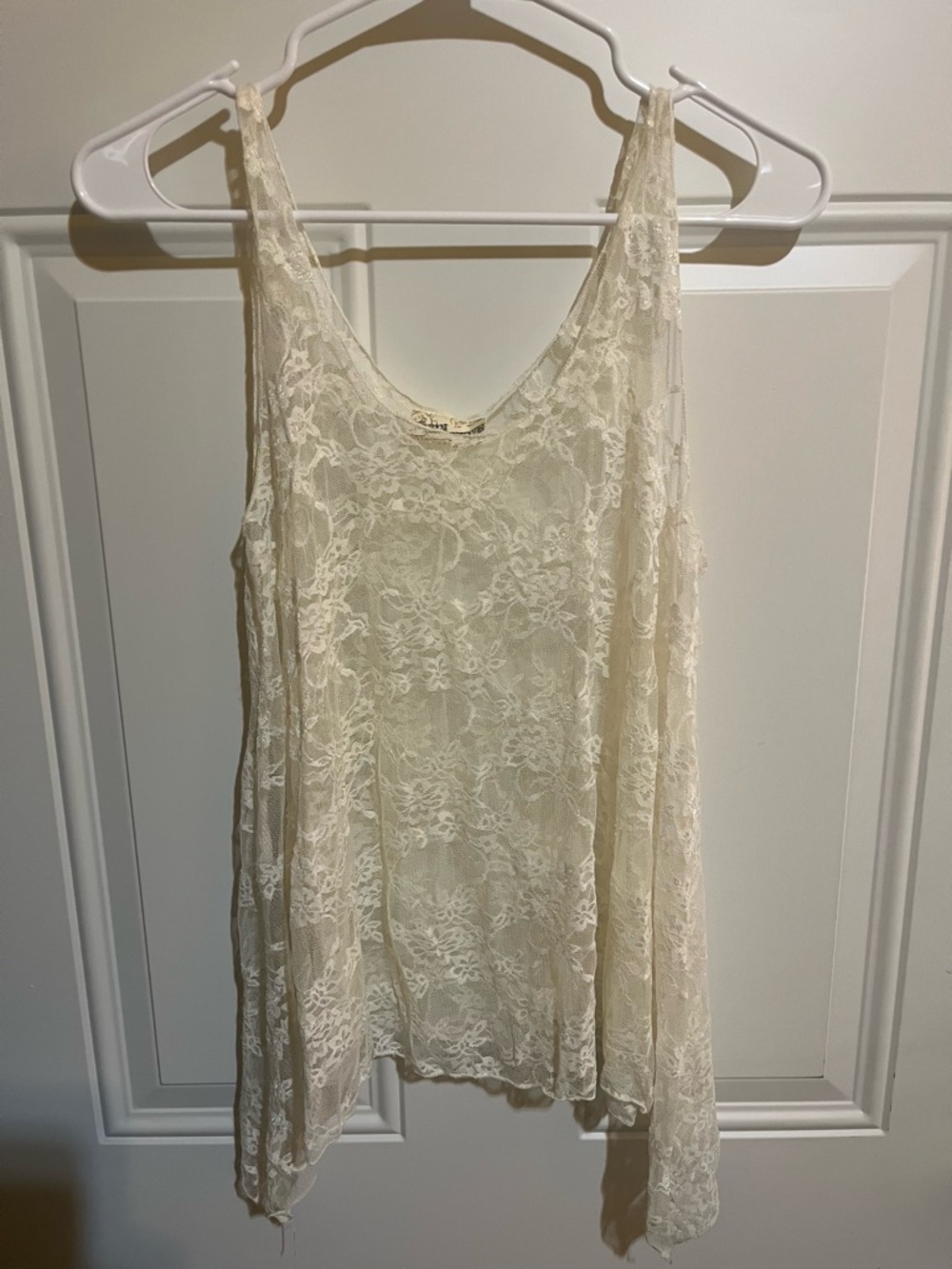 Sleeveless Lace Tank Top in Cream